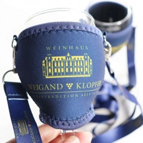 Weinglashalter zum Umhängen aus Neopren bedrucken lasse...